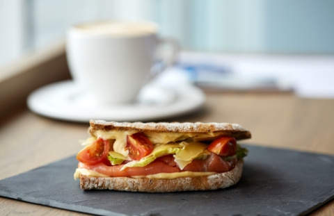 Panini de salmón ahumado. Panini de salmón ahumado.