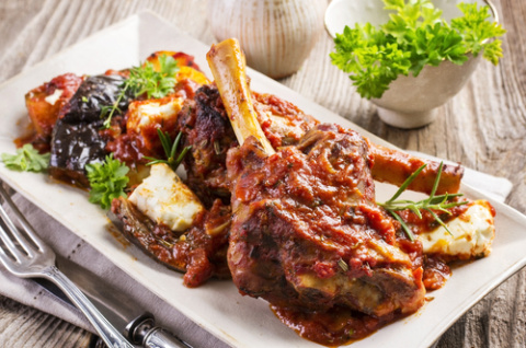 Jarrete de cordero guisado. 