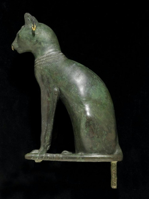 El gato de Gayer-Anderson (42 cm de altura) de perfil. British Museum, CC BY-NC-SA
El gato de Gayer-Anderson (42 cm de altura) de perfil. British Museum, CC BY-NC-SA