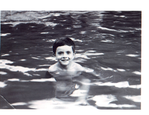 Carl Sagan de niño. Carl Sagan de niño.