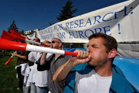 Manifestación de científicos del CERN contra los recortes presupuestarios.