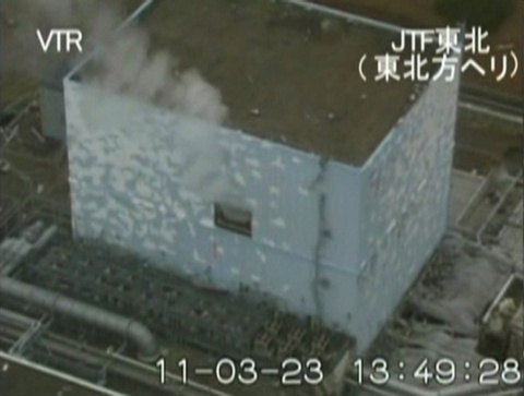 Se acepta ya generalmente que hay un meltdown al menos parcial en el reactor de la unidad 2 (en la imagen), que sería origen de las elevadas mediciones de radiación en el agua acumulada en el exterior. Se acepta ya generalmente que hay un meltdown al menos parcial en el reactor de la unidad 2 (en la imagen), que sería origen de las elevadas mediciones de radiación en el agua acumulada en el exterior.