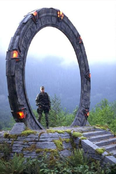 El "portal" de la serie de ficción Stargate SG-1. El "portal" de la serie de ficción Stargate SG-1.