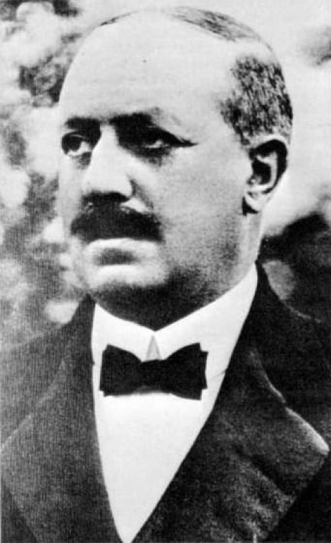 Horacio Echevarrieta Maruri (1870-1963), personaje singular que lo mismo te fundaba una gran aerolínea que creaba torpedos para los nazis que suministraba armas a los obreros durante la Revolución de Asturias de 1934 junto con su también am