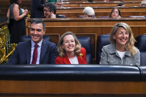 El presidente del Gobierno, Pedro Sánchez; la vicepresidenta primera y ministra de Asuntos Económicos y Transformación Digital, Nadia Calviño y la vicepresidenta segunda y ministra de Trabajo y Economía Social, Yolanda Díaz, durante una se El presidente del Gobierno, Pedro Sánchez; la vicepresidenta primera y ministra de Asuntos Económicos y Transformación Digital, Nadia Calviño y la vicepresidenta segunda y ministra de Trabajo y Economía Social, Yolanda Díaz, durante una se