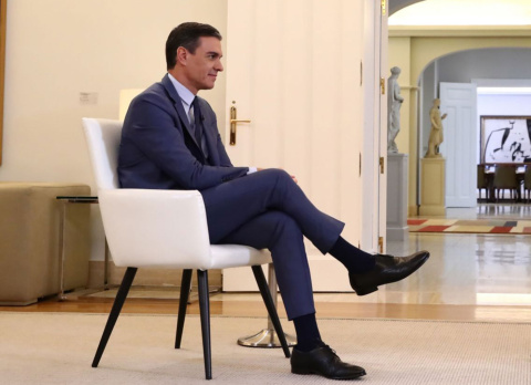  Pedro Sánchez durante una entrevista en La Moncloa.- EFE