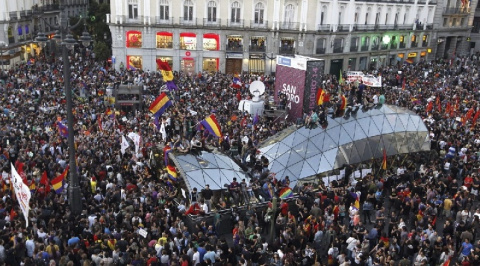 Concentración por la República en la Puerta del Sol tras la abdicación de Juan Carlos en la primavera del 2014. EFE Concentración por la República en la Puerta del Sol tras la abdicación de Juan Carlos en la primavera del 2014. EFE