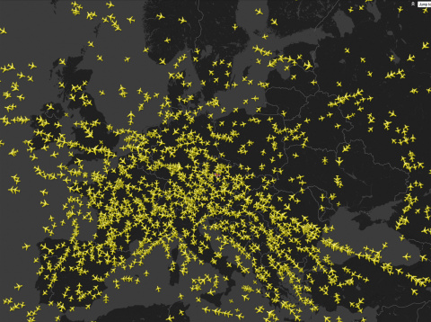 Un instante capturado al azar del tráfico aéreo sobre Europa (4 sep 2014, 11:25 CET.)