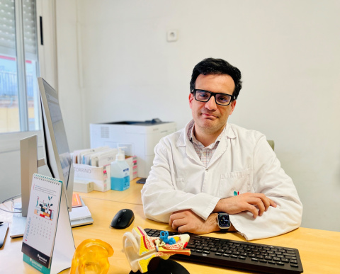 Dr. Emilio Domingo Durán, especialista del Servicio de Otorrinolaringología del Hospital Quirónsalud Infanta Luisa de Sevilla