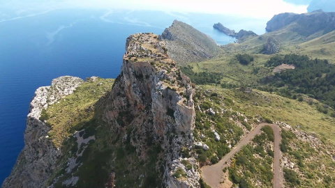  Castillo del Rey, uno de los tres castillos roqueros que hay en la isla de Mallorca. Fotografía: Wikimedia/Albireo386 CC BY-SA 4.0