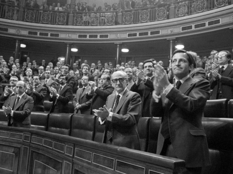 Aprobación de la Constitución en las Cortes.- EFE Aprobación de la Constitución en las Cortes.- EFE