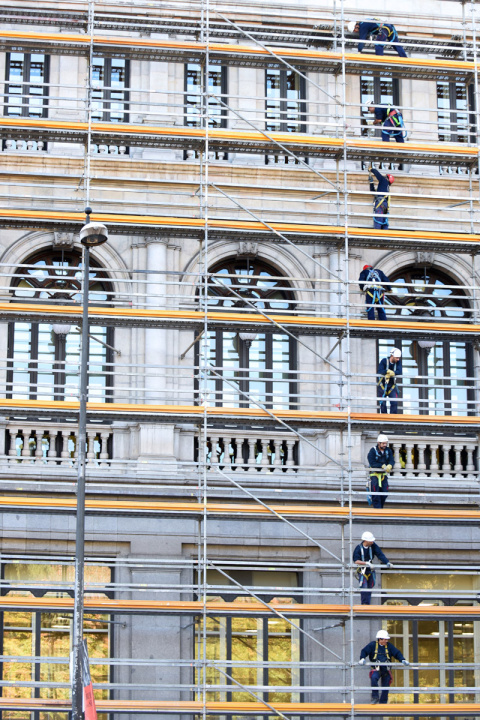 Trabajadores en una obra en el centro de Madrid.- FERNANDO SÁNCHEZ