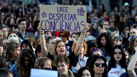  Manifestacion feminista en protesta por la sentencia sobre los cinco miembros de La Manada condenados por abusos sexuales pero no por violacion a una joven madrilena durante los sanfermines de 2016 hoy en el centro de Madrid EFE Ballestero