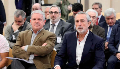 El empresario español Álvaro Pérez Alonso ‘El Bigotes’, el exsecretario del Partido Popular (PP) de Galicia Pablo Crespo y el empresario español Francisco Correa durante el juicio por el caso Gürtel en San Fernando de Henares, cerca de Mad El empresario español Álvaro Pérez Alonso ‘El Bigotes’, el exsecretario del Partido Popular (PP) de Galicia Pablo Crespo y el empresario español Francisco Correa durante el juicio por el caso Gürtel en San Fernando de Henares, cerca de Mad