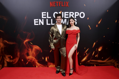 Quim Gutiérrez y Úrsula Corberó posan en la alfombra roja de la premiere de 'El cuerpo en llamas'. Foto: Pablo Cuadra, cedida por Netflix Quim Gutiérrez y Úrsula Corberó posan en la alfombra roja de la premiere de 'El cuerpo en llamas'. Foto: Pablo Cuadra, cedida por Netflix