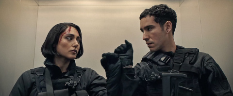 Golshifteh Farahani, como Nik Khan y Adam Bessa, en el papel de Yaz en una escena de 'Tyler Rake 2'. Golshifteh Farahani, como Nik Khan y Adam Bessa, en el papel de Yaz en una escena de 'Tyler Rake 2'.