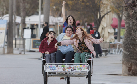 Coria Castillo, Natalia de Molina, Anna Marchessi y Anna Castillo en una escena de 'Fácil', una serie de Movistar+. 'Fácil', una serie de Movistar+.