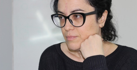 La escritora brasileña Marcia Tiburi, exiliada en París, explica que Jair Bolsonaro representa una sociedad sin diálogo, enferma e ignorante. “Tenemos que anteponer la ética y la honestidad, que al final es lo que todo el mundo espera de lo