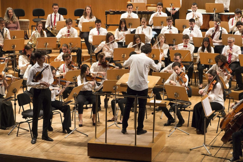 La Joven Orquesta de Estudiantes y Colegios Mayores (JOECOM) dirigida por Teresa Lufuluabo se encargará de la orquestación musical de algunas canciones del rapero, así como de los temas ganadores del concurso y otras piezas de los raperos