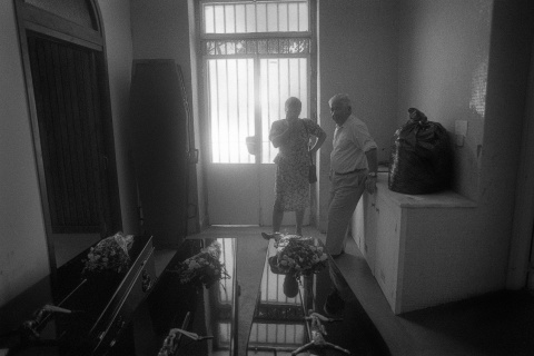 Donostia / San Sebastián, 1991. Féretros de Jokin Leunda, Patxi Itziar e Iñaki Ormaetxea, militantes de ETA muertos por disparos de la Guardia Civil.