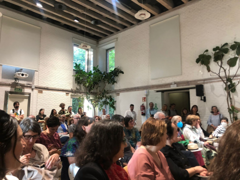 Un momento de la presentación 18 ciervas en la biblioteca Eugenio Trías, Madrid. Fotografía cedida por Rosana Acquaroni y Concha Hernández.
