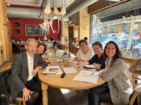 Foto de las profesionales de enseñanza