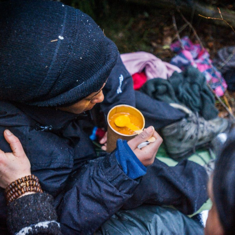 Miembros de Grupa Granica ayudan a los migrantes en Polonia.