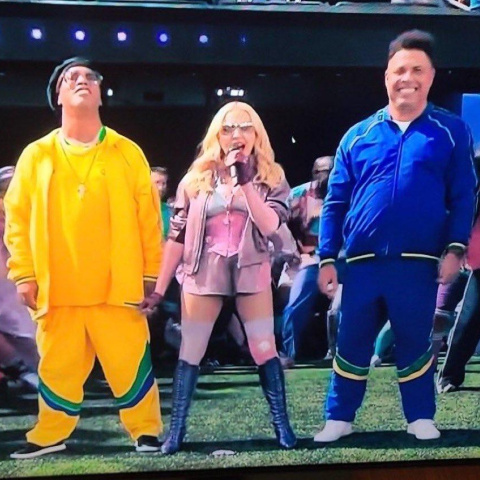 Ronaldinho, Madonna y Ronaldo. De izquierda a derecha: Ronaldinho, Madonna y Ronaldo.