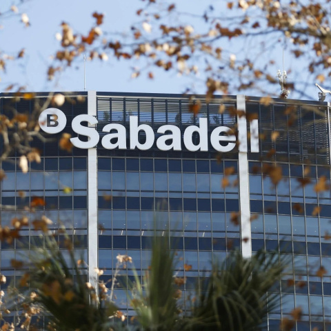Imagen de archivo de la sede del Banco Sabadell en la Diagonal de Barcelona.