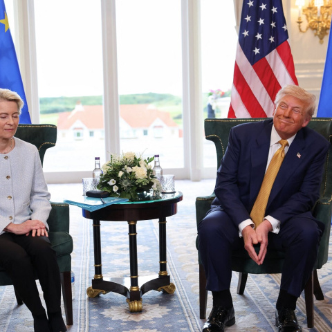 U.S. President Donald Trump meets with European Commission President Ursula von der Leyen, in Turnberry, Scotland, Britain, July 27, 2025. REUTERS/Evelyn Hockstein