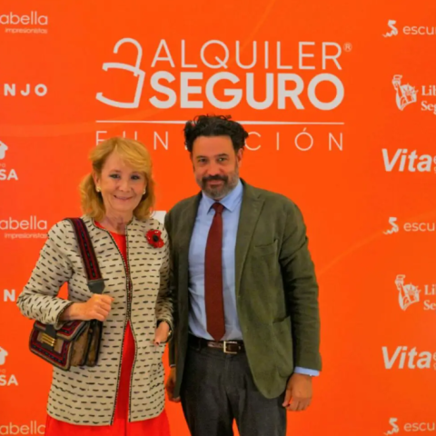 La expresidenta de la Comunidad de Madrid Esperanza Aguirre y el diputado Guillermo Mariscal, en la presentación de la Fundación Alquiler Seguro en Madrid, en mayo de 2022.