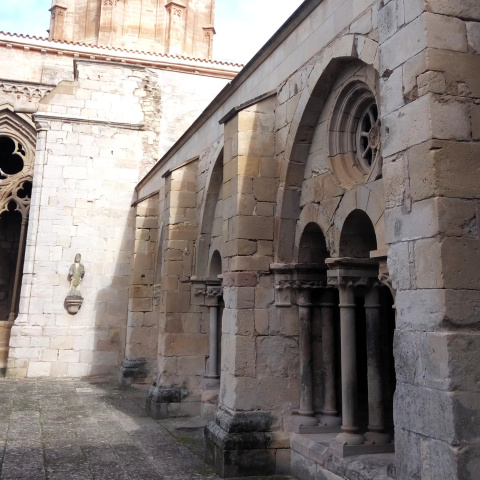 El claustre i el campanar del monestir de Vallbona de les Monges