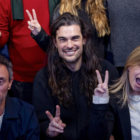El director de 'Sirat', Óliver Laxe, celebra junto a su equipo las nominaciones a los Oscar.