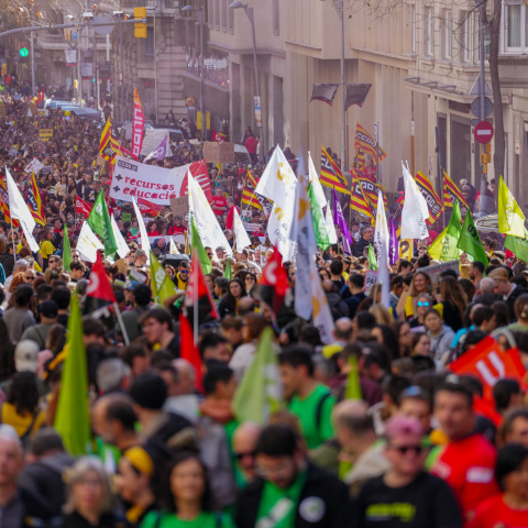 Milers de persones a la manifestació del sector educatiu a Barcelona, 11 de febrer de 2026.