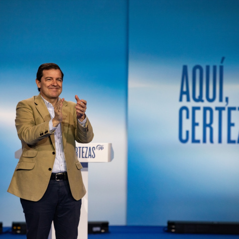 El presidente de la Junta y candidato a la reelección, Alfonso Fernández Mañueco, durante un acto de campaña, a 28 de febrero de 2026, en Ávila, Castilla León