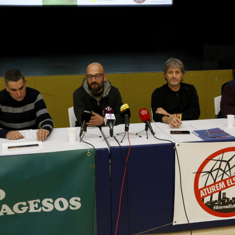 Roda de premsa del GEPEC, Unió de Pagesos i la Plataforma Aturem els Molins Roda de premsa del GEPEC, Unió de Pagesos i la Plataforma Aturem els Molins