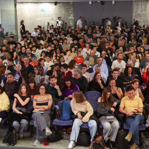 Público en el acto 'Què s'ha de fer', protagonizado por Gabriel Rufián, Irene Montero y Xavier Domènech.