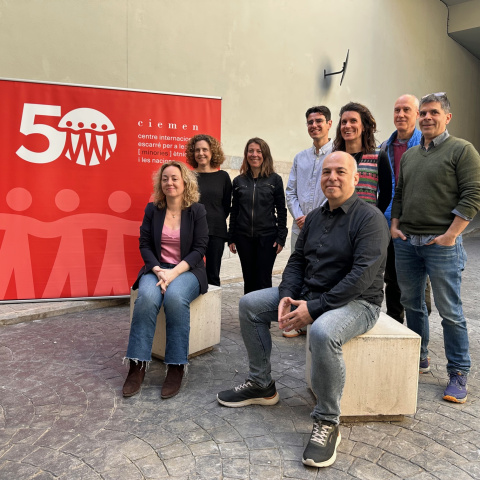 El president del Ciemen, David Minoves, i Vicenta Tasa, coordinadora del Comitè de Drets Lingüístics del PEN Català presenten un projecte per actualitzar la Declaració Universal dels Drets Lingüístics