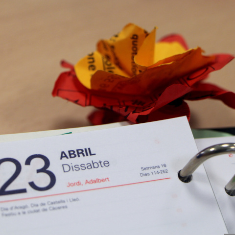 Una agenda abierta por la fecha del 23 de abril.