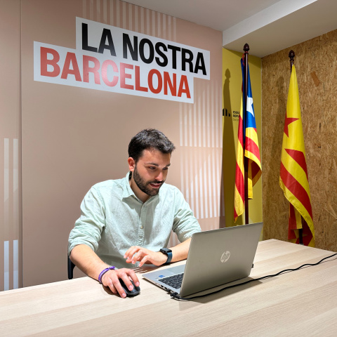 El candidat a la presidència d'ERC a Barcelona Ricard Farin votant aquest divendres.