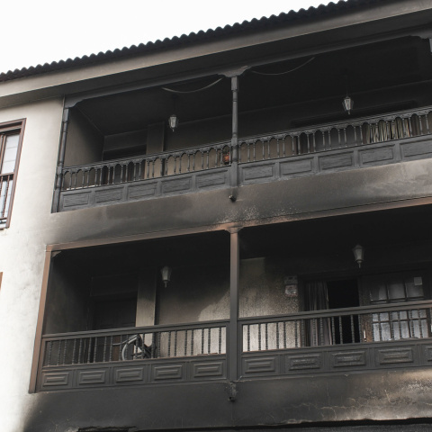 El edificio afectado por el incendio en Los Realejos, Tenerife.