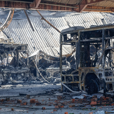Varios autobuses quemados en las cocheras municipales de Burgos.