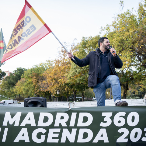 El secretario general del sindicato Solidaridad, Jordi de la Fuente, durante la manifestación contra las Zonas de Bajas Emisiones, a 22 de noviembre de 2025, en Madrid (España).
