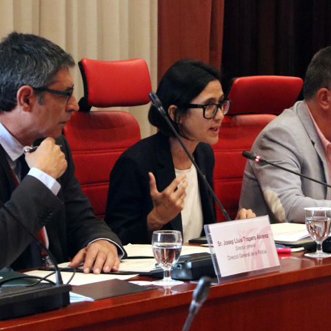 La consellera d'Interior, Núria Parlon, amb el director general de la Policia, Josep Lluís Trapero, dona explicacions sobre les infiltracions policials en assemblees docents en comissió parlamentària.