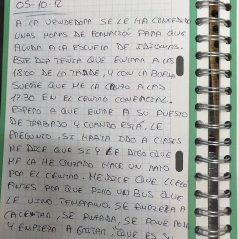 Uno de los cuadernos a lo que tuvo acceso Luzes, en el que personas encargadas de tiendas de Inditex anotaron incidentes o detalles relevantes relacionados con las dependientas y su comportamiento durante su horario laboral. Uno de los cuadernos a lo que tuvo acceso Luzes, en el que personas encargadas de tiendas de Inditex anotaron incidentes o detalles relevantes relacionados con las dependientas y su comportamiento durante su horario laboral.