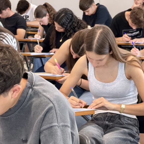Alumnes del Bages fan un simulacre de selectivitat al campus Manresa de la UVic-UCC