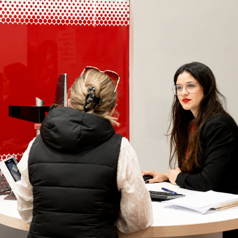 Agente Banco Santander Detalle de una oficia del Banco Santander
