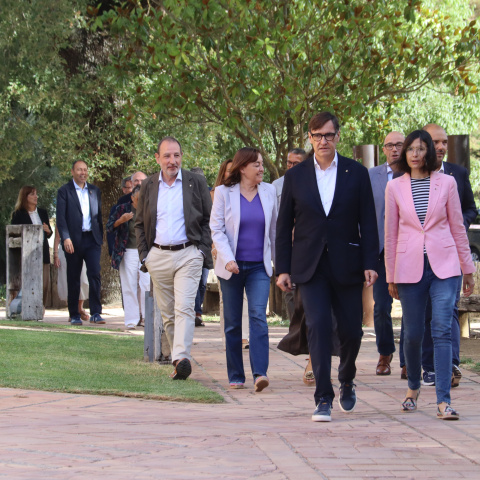 Arribada del Govern a la reunió al Monestir de les Avellanes. Arribada del Govern a la reunió al Monestir de les Avellanes.