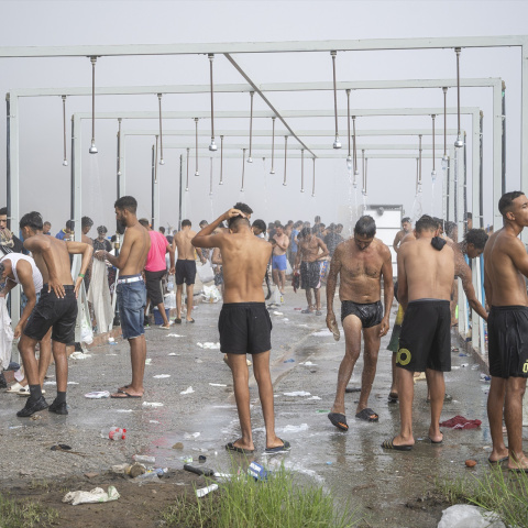 Duchas colectivas en la playa del Trampolín, a 7 de septiembre de 2026, en Ceuta.