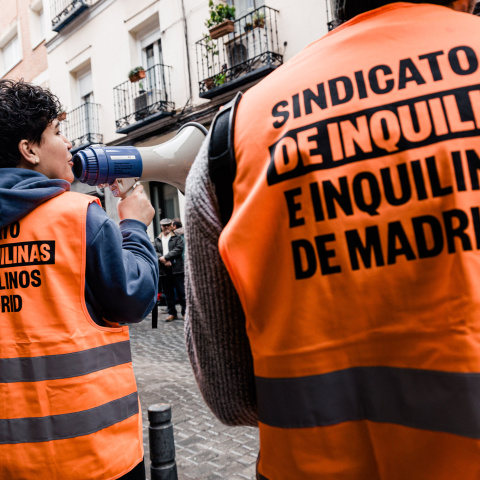 Activistas del Sindicato de Inquilinas de Madrid durante un intento de desahucio. Activistas del Sindicato de Inquilinas de Madrid durante un intento de desahucio.